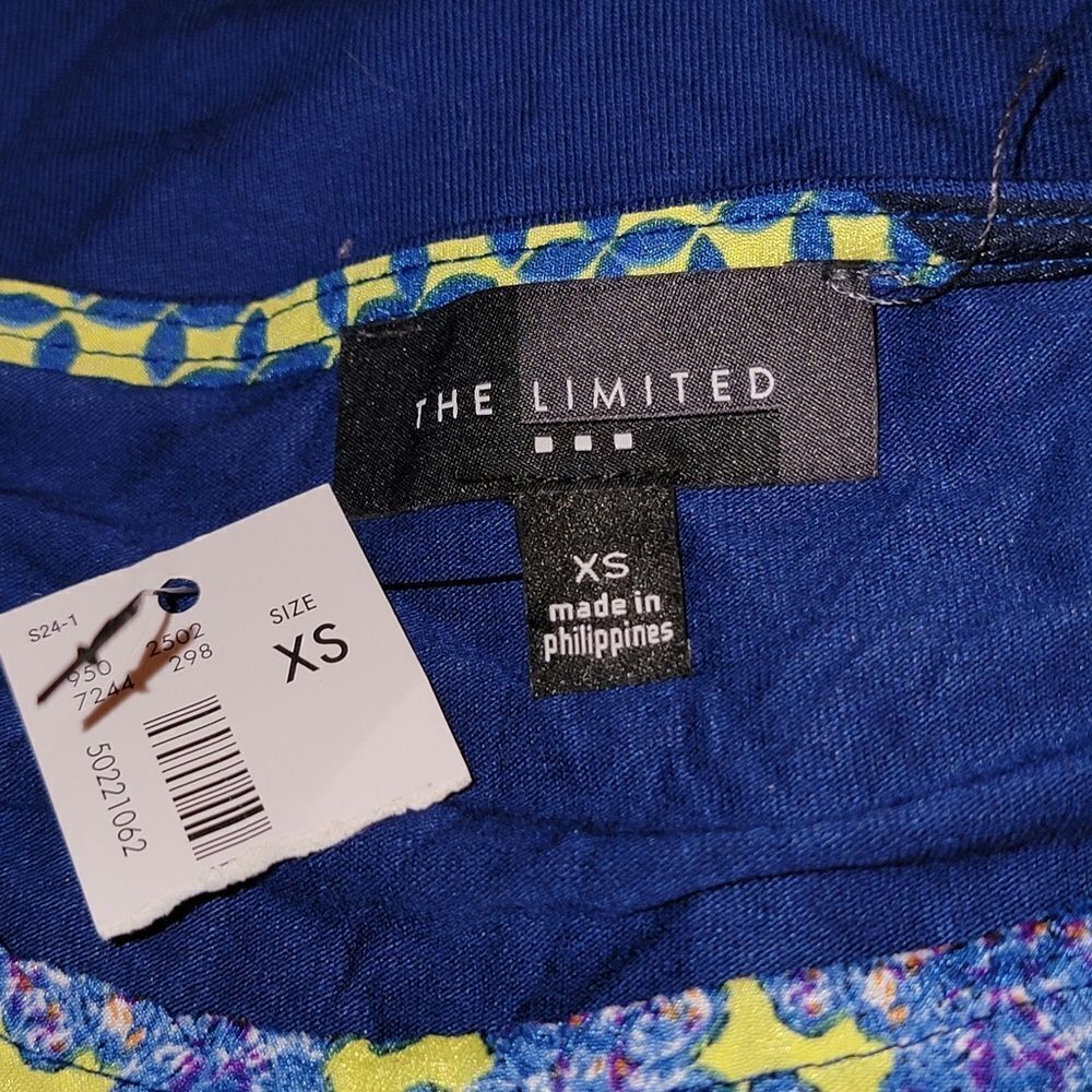 The Limited Medallion blue and yellow top - Picture 3 of 3